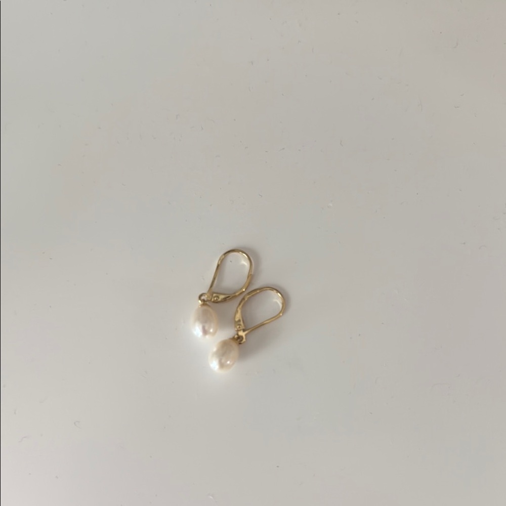 Elegant Gold Pearl Drop Earrings